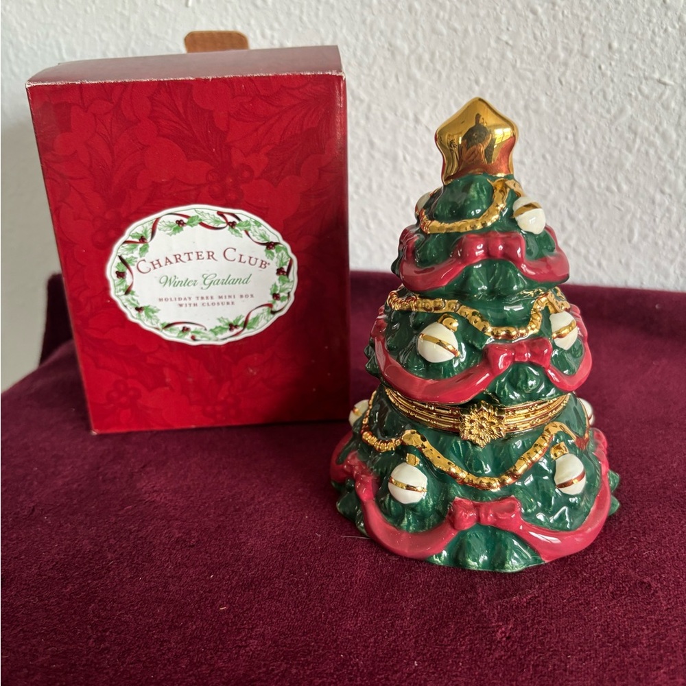 Charter club, winter garland, holiday tree, mini box with closure